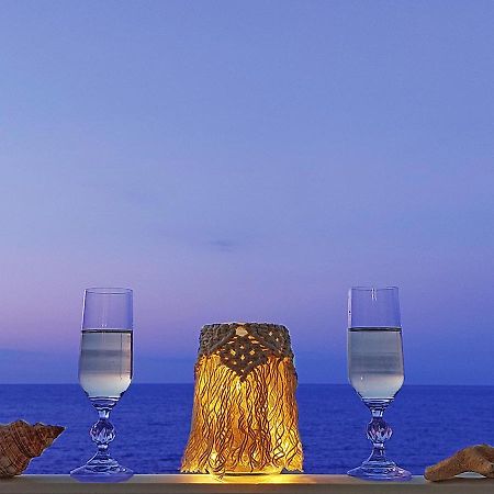 Amazing Beachfront Apartment In Hersonissos Extérieur photo