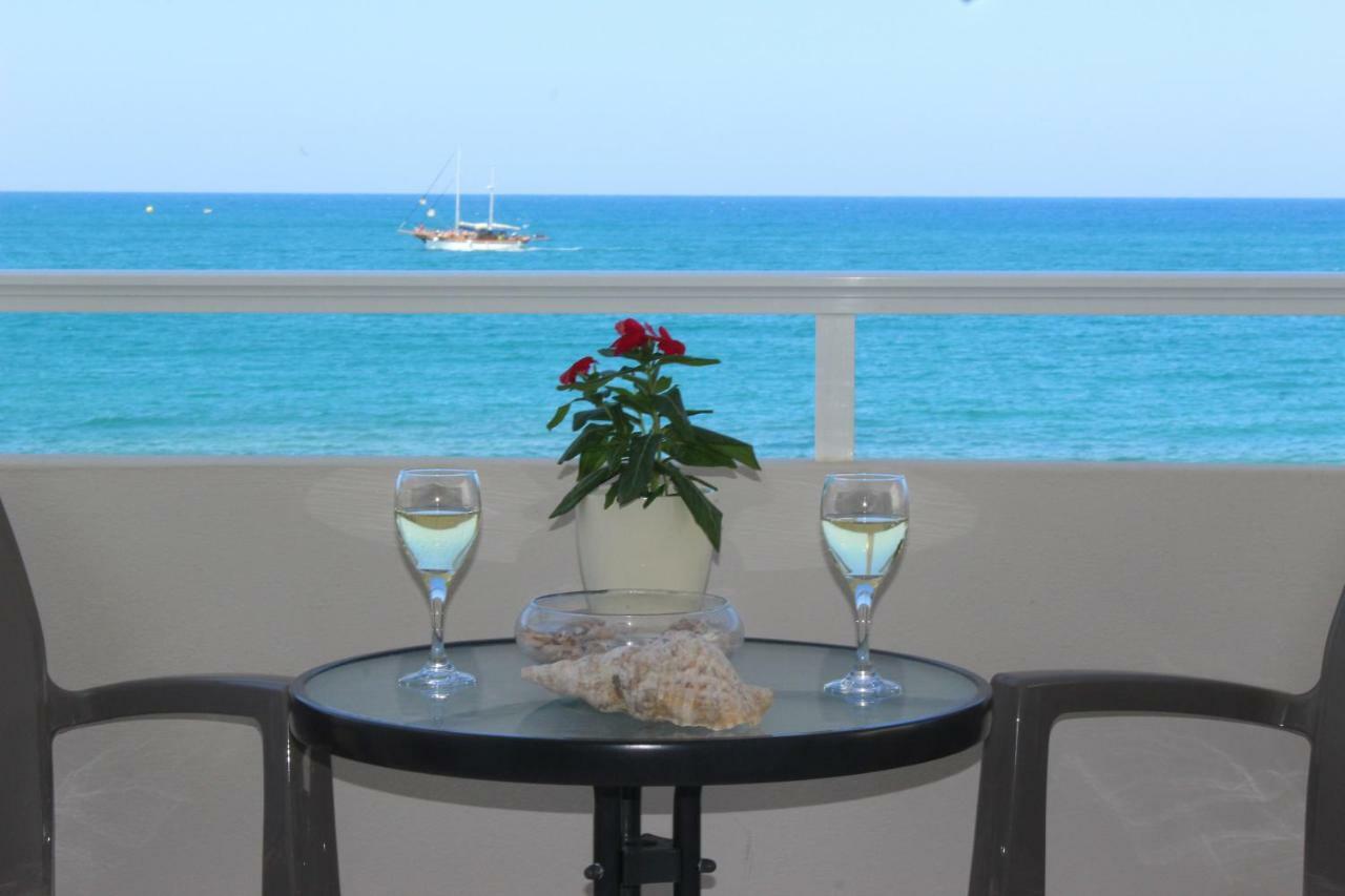 Amazing Beachfront Apartment In Hersonissos Extérieur photo